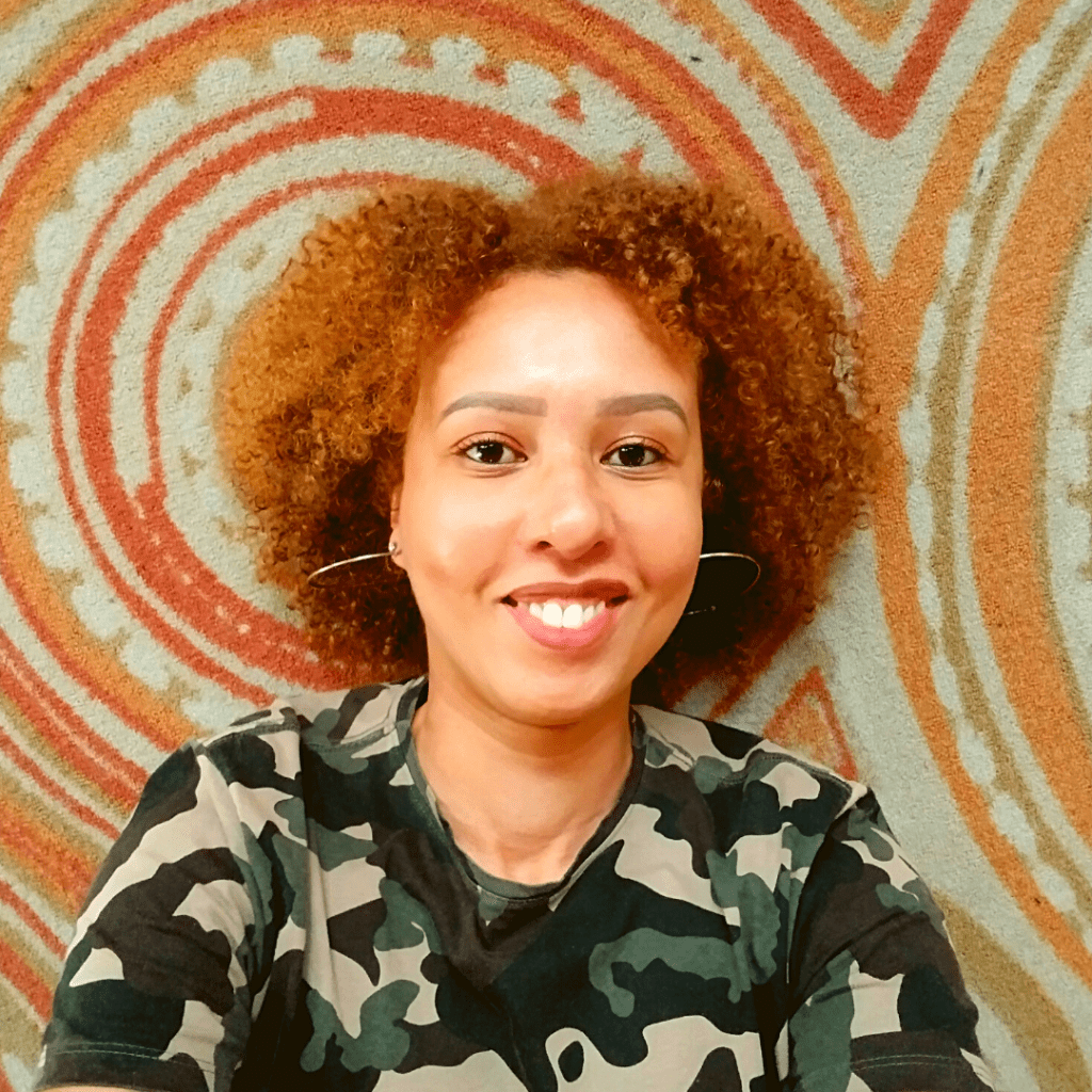 Deitada no tapete do Salão Nobre