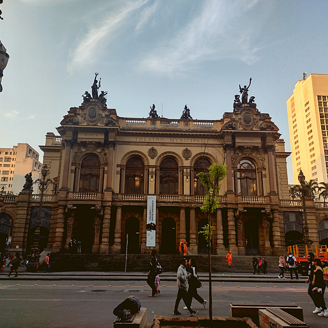 THEATRO MUNICIPAL DO LADO DE FORA