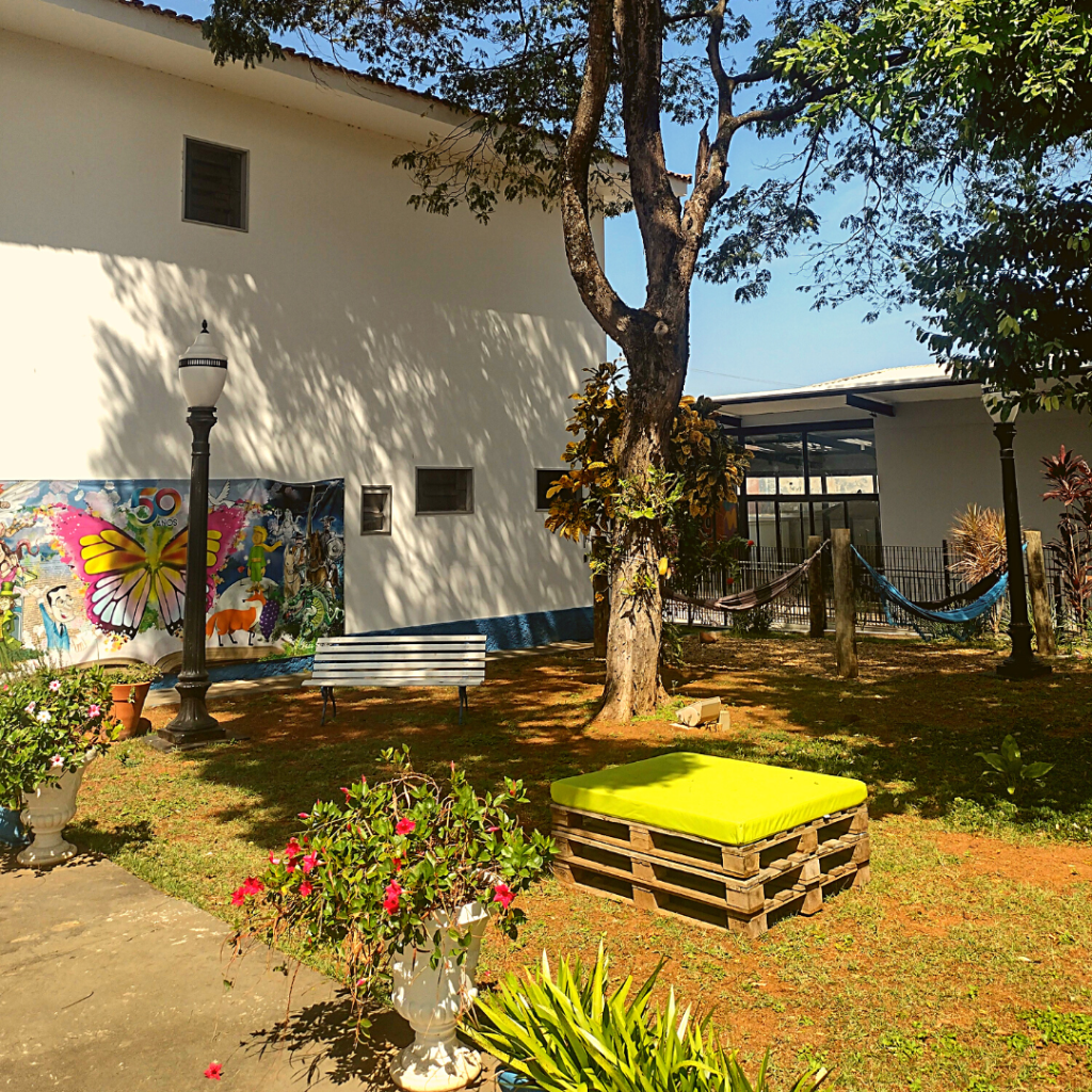 Jardim da Biblioteca Gustavo Teixeira em São Pedro/SP