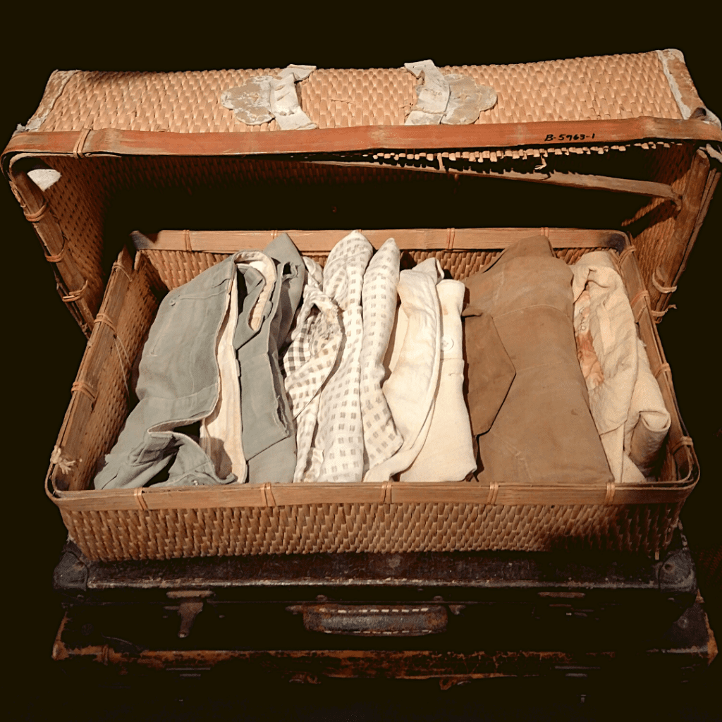 Roupas de imigrantes no Museu da Imigração Japonesa.