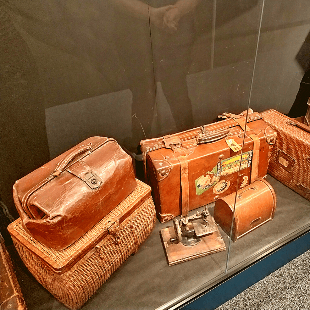 Malas de imigrantes no Museu da Imigração Japonesa.
