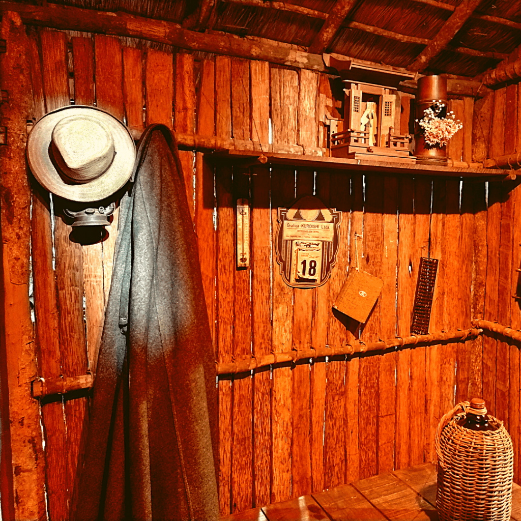 Por dentro da cabana do Imigrante no Museu da Imigração Japonesa.