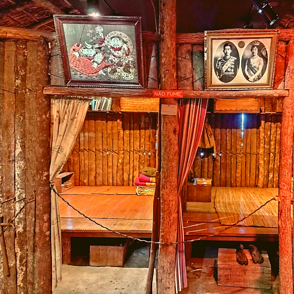 Por dentro da cabana do Imigrante no Museu da Imigração Japonesa.