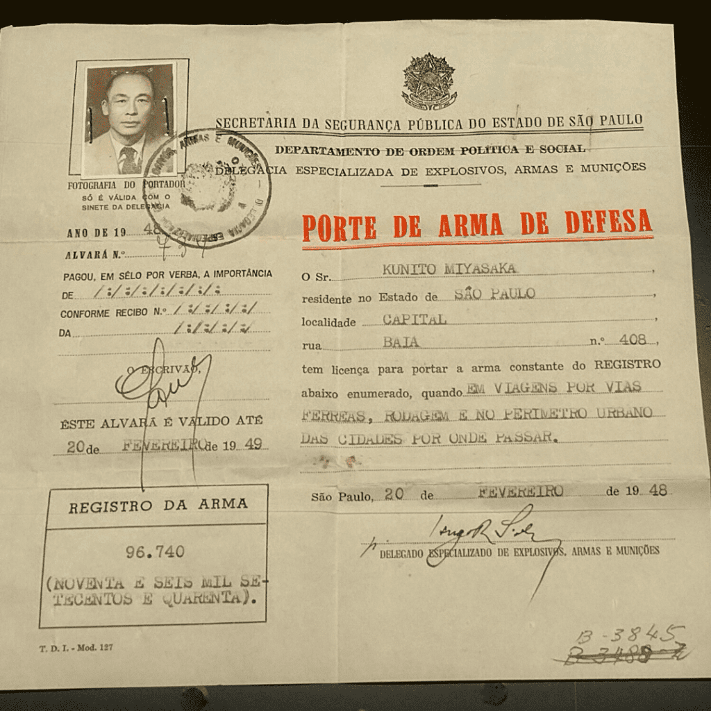 Documento de imigrante de porte de arma de defesa.
