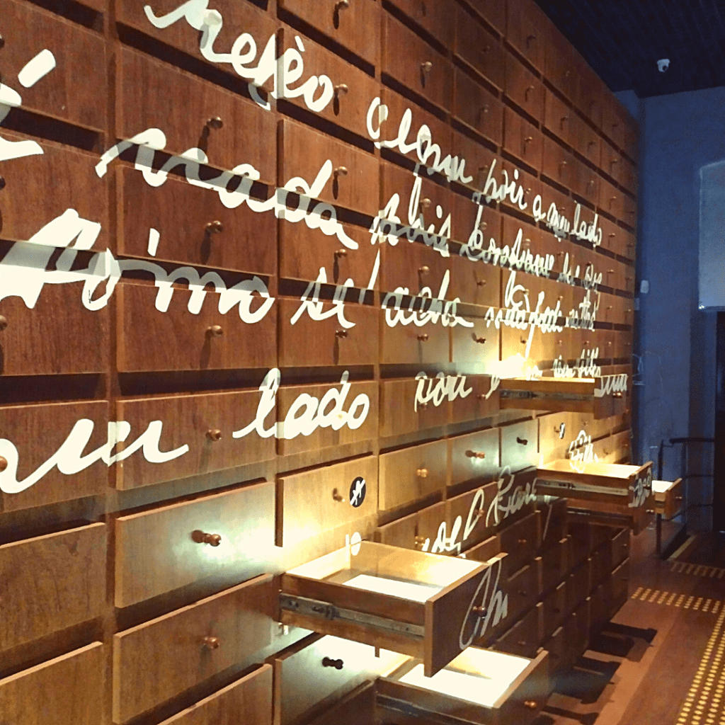 Documentos de imigrantes e migrantes.