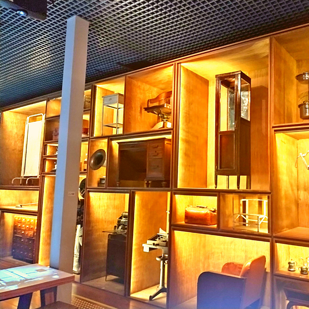 Peças antigas pertencentes a imigrantes. 