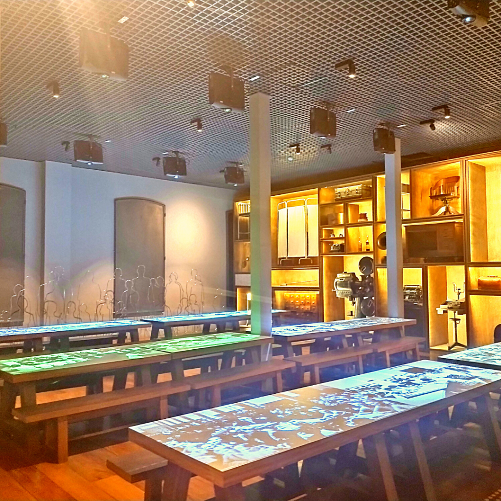 Reprodução do refeitório.