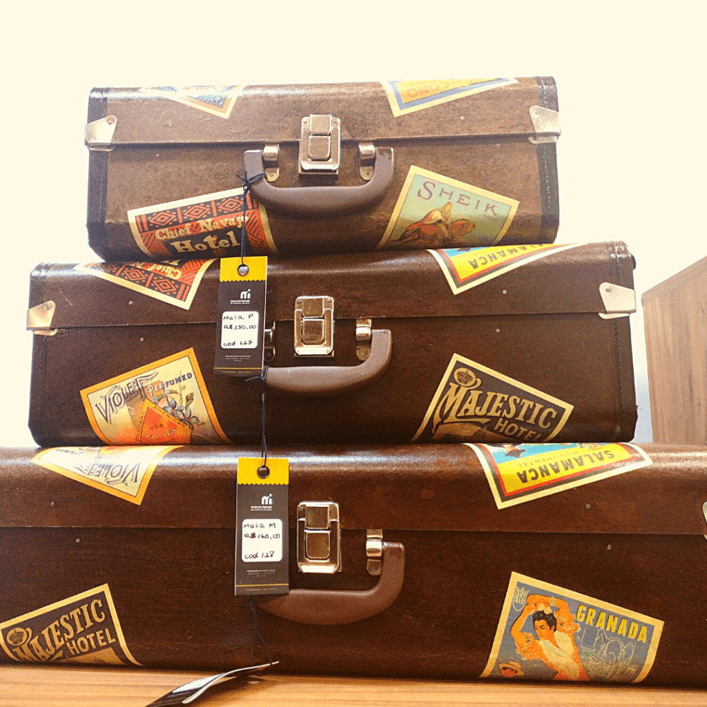 Malas para vender na loja do Museu da Imigração.