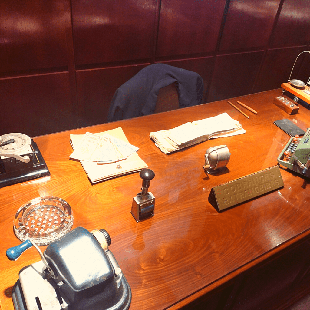 Mesa de atendimento aos correntistas no Farol Santander.