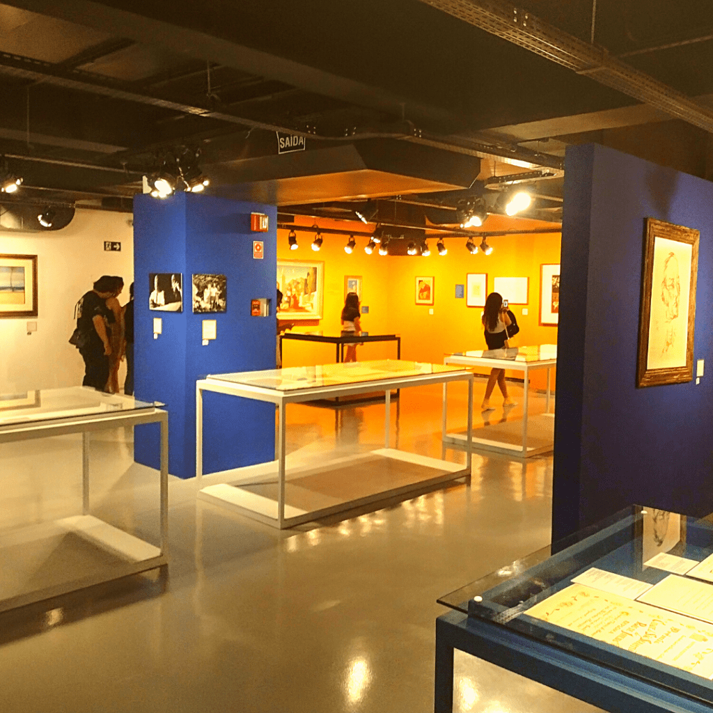 Exposição Vinicius de Moraes “Por toda a minha vida” no Farol Santander.