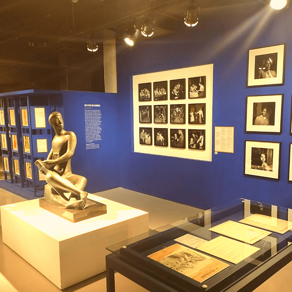 Exposição Vinicius de Moraes “Por toda a minha vida” no Farol Santander.