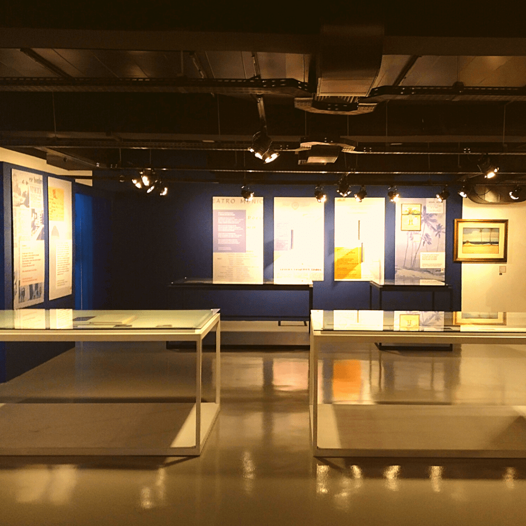 Exposição Vinicius de Moraes “Por toda a minha vida” no Farol Santander.