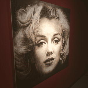 Pintura de Marylin Monroe de Sergi Cadenas. Exposição no Farol Santander. 