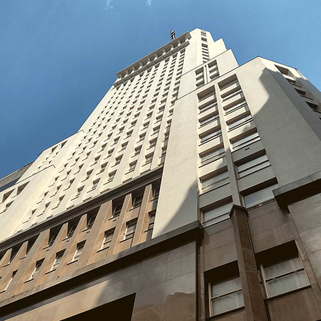 Parte externa do edifício Altino Arantes, Farol Santander.