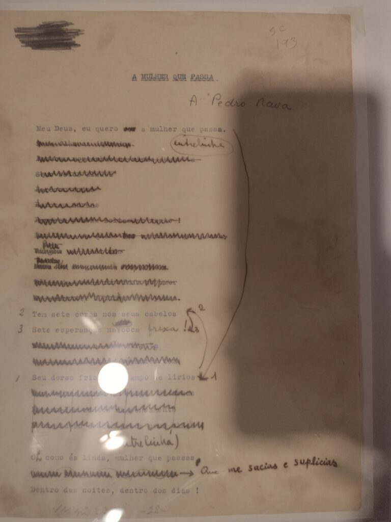 Arquivo original na exposição Vinicius de Moraes “Por toda a minha vida” no Farol Santander.