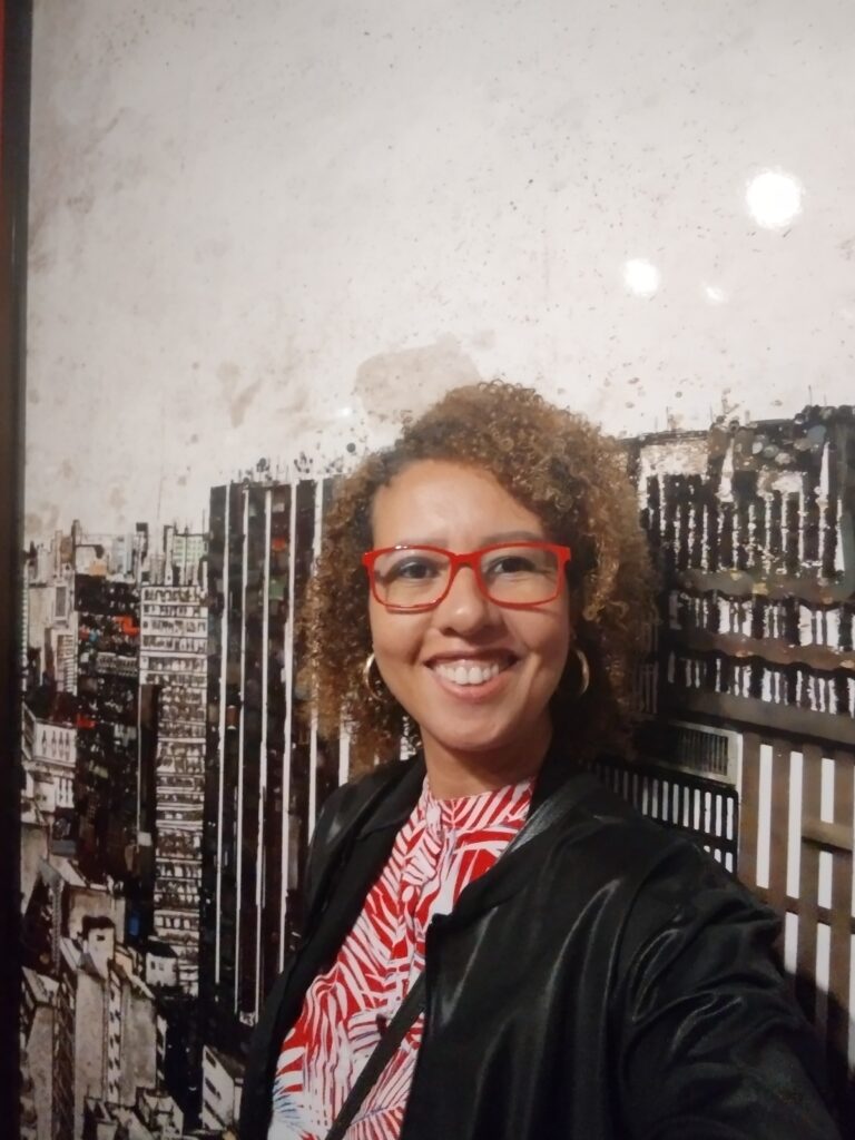 Eu na exposição do Vik Muniz no Farol Santander.