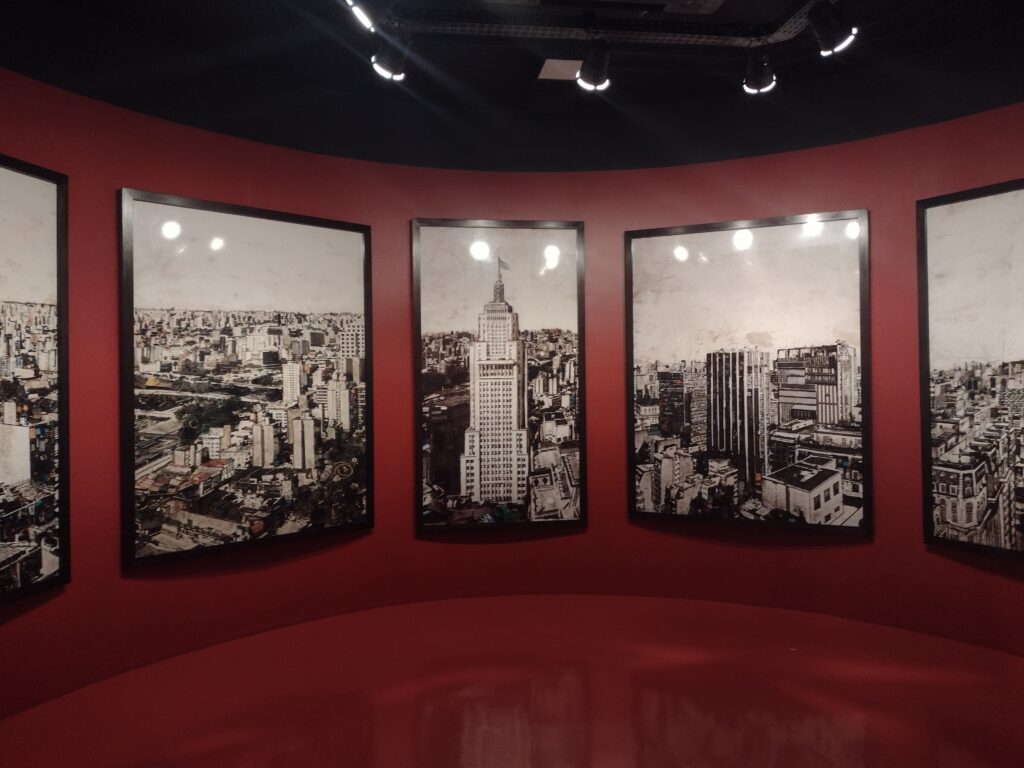 Exposição Vista 360º por Vik Muniz no Farol Santander. 